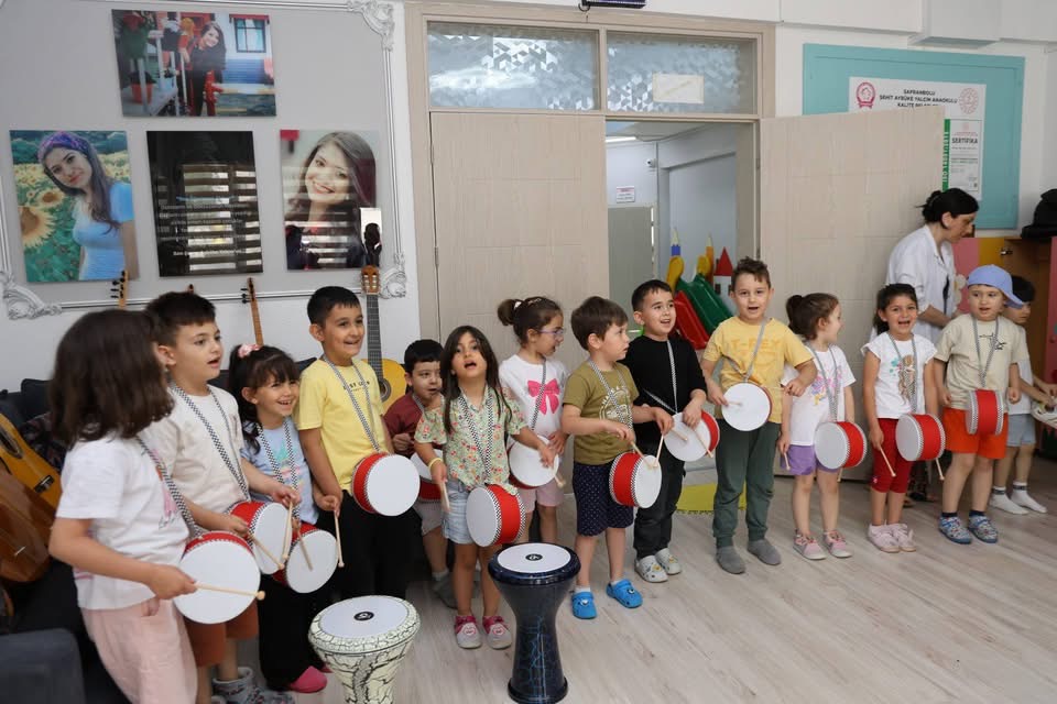 Miniklere Müzik Aletleri Hediyesi