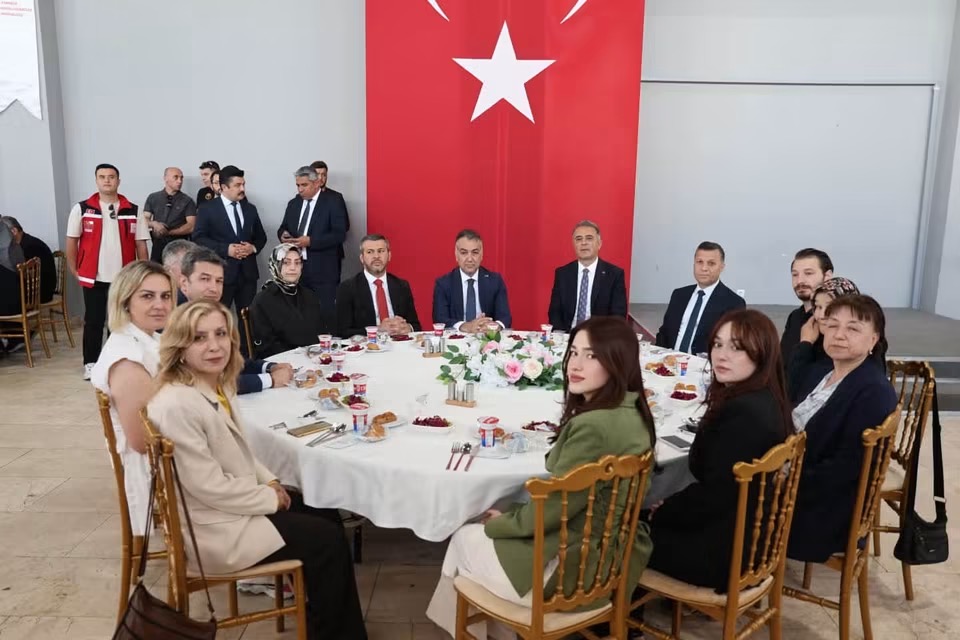 15 Temmuz Demokrasi ve Millî Birlik Günü Kapsamında Şehit Aileleri ve Gaziler Onuruna Yemek Programı Düzenlendi.