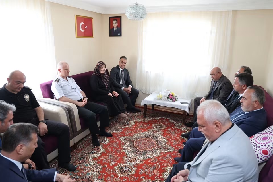Vali Oktay Çağatay, 15 Temmuz Şehidimiz Barış Efe’nin Ailesini Ziyaret Etti