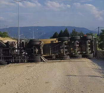 Safranbolu’da Devrilen Kamyon Alev Alev Yandı