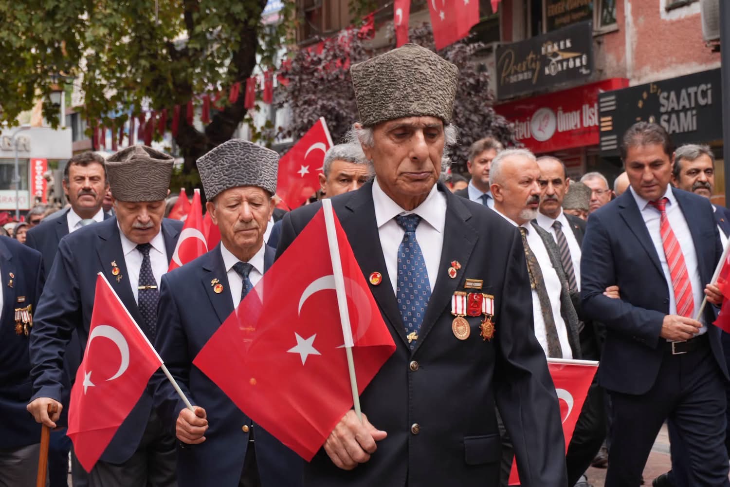 Kahramanlarla Kardeşlik Yolunda 19 Eylül Gaziler Günü Yürüyüşü Füzenlendi