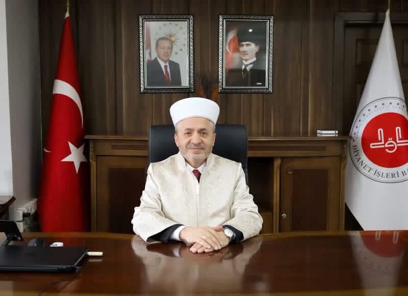 İL MÜFTÜSÜ DR. MUSTAFA YAVUZ GÖREVİNE CÜBBE VE SARIĞINI GİYEREK BAŞLADI