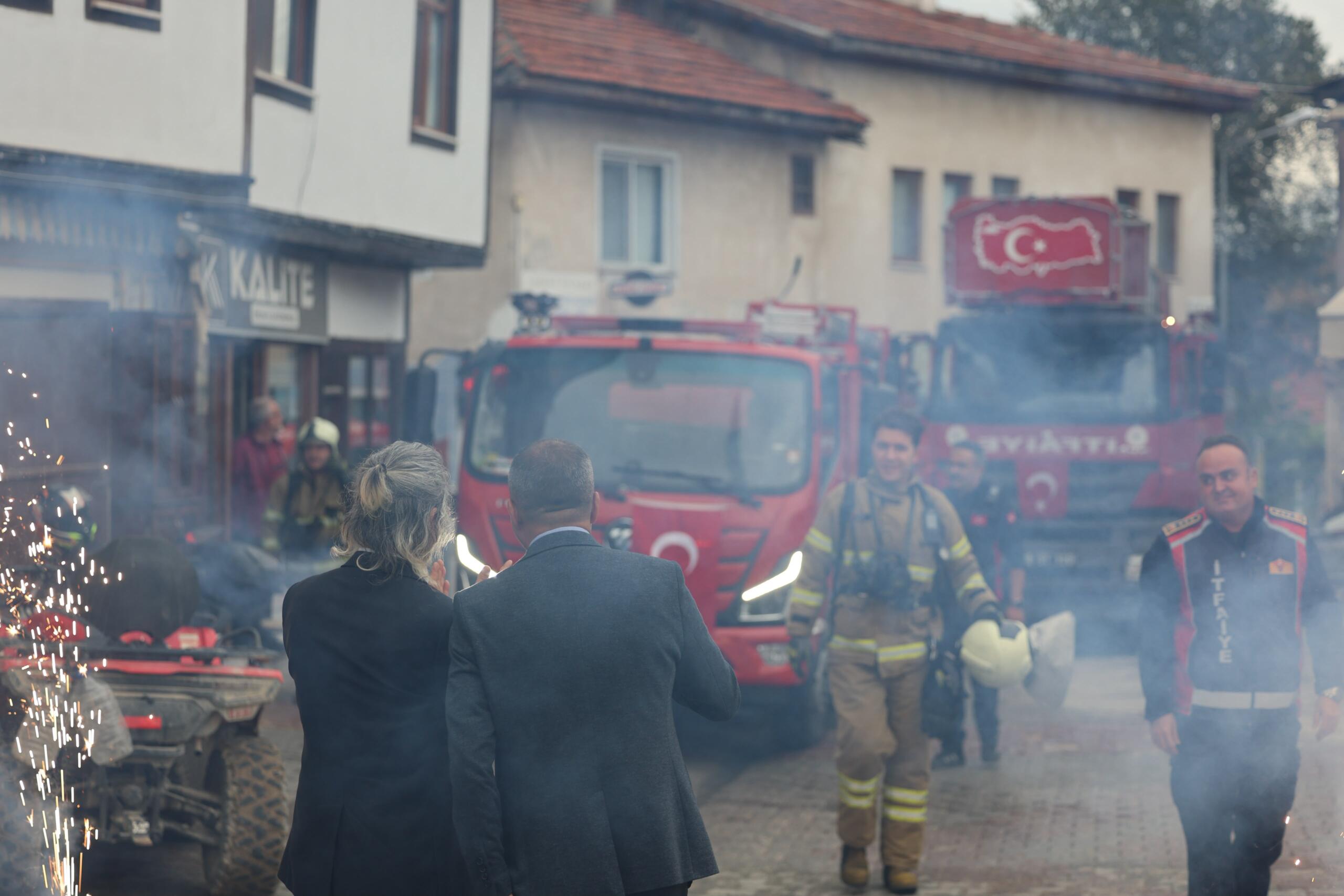 Safranbolu’da İki Ev Çayır Çayır Yanıyor Dediler İtfaiyecileri Şaşkına Çevirdiler