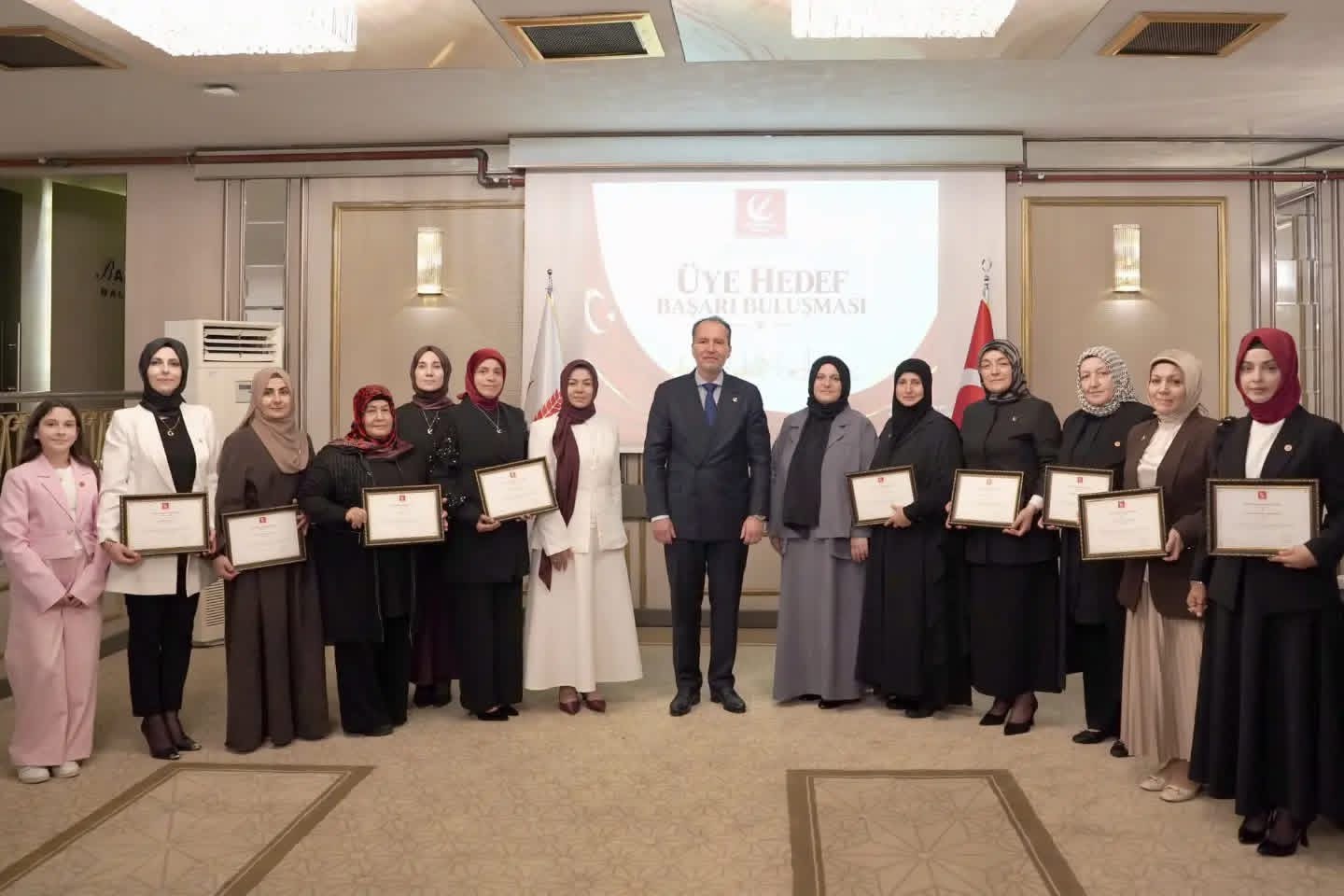 KARABÜK YENİDEN REFAH PARTİSİNE GENEL BAŞKANDAN ÜSTÜN BAŞARI ÖDÜLÜ