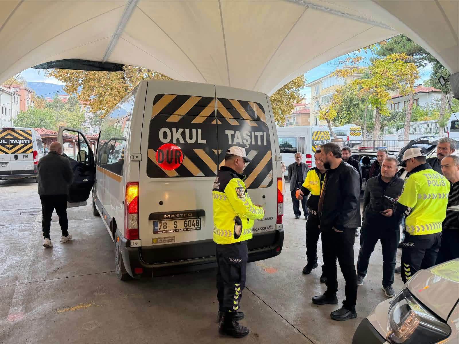Okul Çevrelerinde Sıkı Denetimler Sürüyor