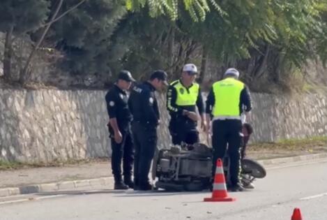 Otomobilin Çarpıtı Elektrikli Bisiklet Sürücüsü Hayatını Kaybetti